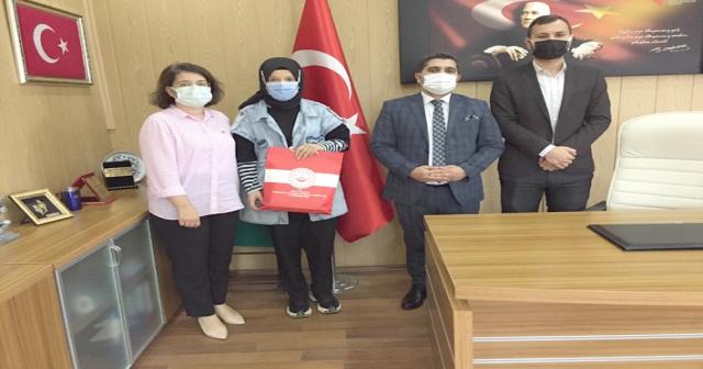 ÇOCUK YUVASINDAN HUKUK FAKÜLTESİNİ TAM BURSLU KAZANDI