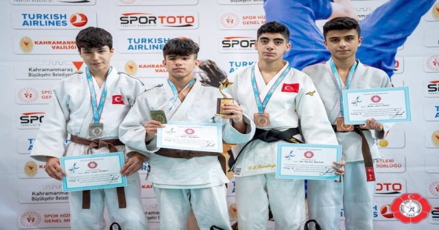 SPORCULAR MADALYALARI TOPLUYOR