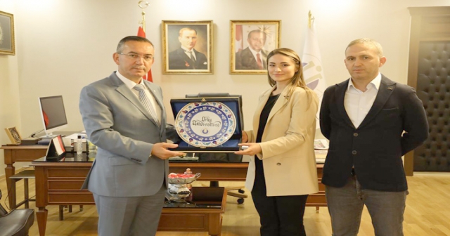 VOLEYBOL MİLLİ TAKIMINDA OYNAYAN ÖĞRENCİYE TEBRİK