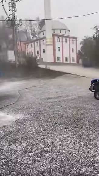ORDU’DA EKİM AYINDA DOLU YAĞIŞI! ÇİTLİCE BEYAZA BÜRÜNDÜ