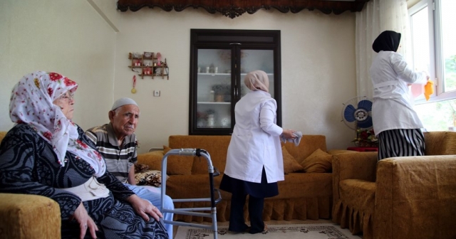 140 Bin Yaşlıya Evde Bakılıyor