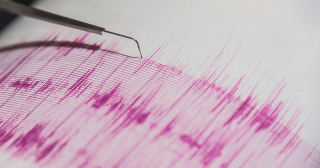 4,2 BÜYÜKLÜĞÜNDE DEPREM