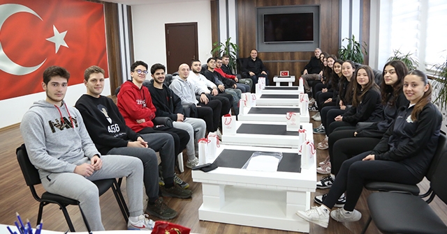 52 ÇAMLIKSPOR'DAN GENÇ’E ZİYARET