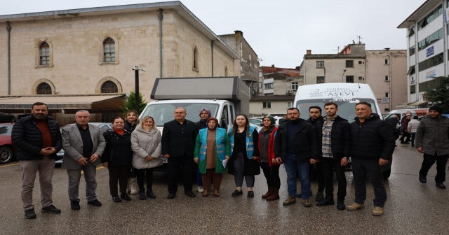 AK PARTİLİ KADINLARDAN DEPREMZEDELERE MUTFAK SETİ DESTEĞİ