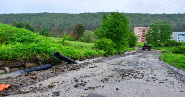 AKKUŞ’TA AŞIRI YAĞIŞ HASARA YOL AÇTI