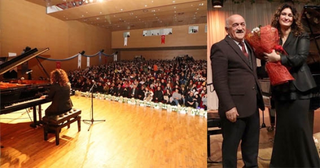 ANJELiKA AKBAR PERFORMANSIYLA BÜYÜLEDi