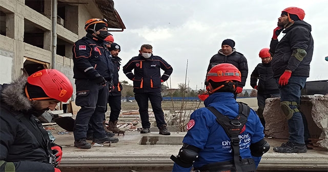 Asker ve Polislerden Afet Arama Kurtarma Timi Oluşturuldu