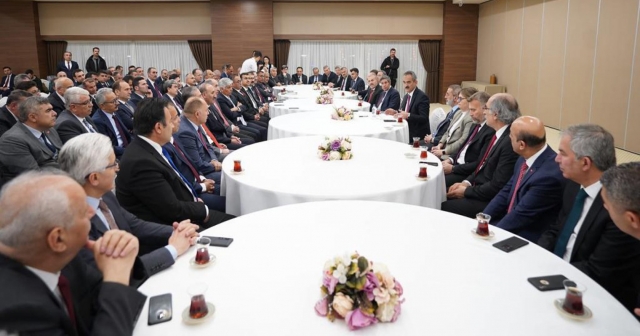 BAKAN ÖZER MÜDÜRLERLE İFTARDA BULUŞTU