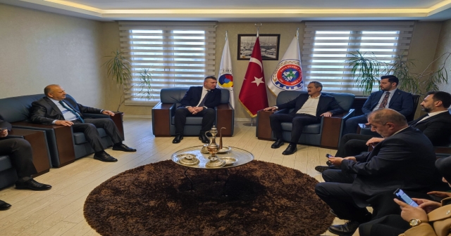 BAKAN ÖZER ÜNYELİ VATANDAŞ İLE İÇ İÇE