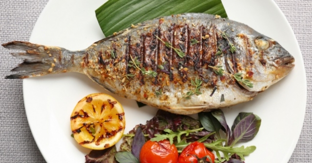 “BALIĞI KIZARTMAK, OMEGA-3’LERİ YOK EDİYOR”