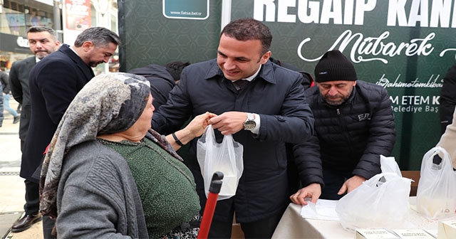 BAŞKAN KİBAR KANDİL SİMİDİ DAĞITTI