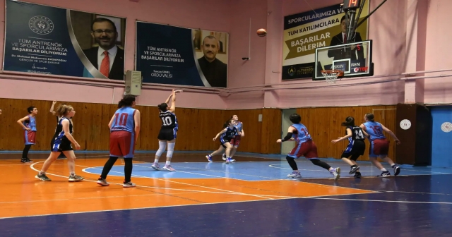 BASKETBOL BÖLGE ŞAMPiYONASI BAŞLADI