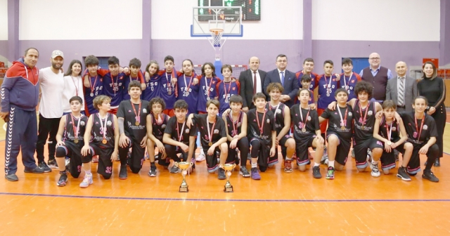 BASKETBOL’DA BİRİNCİLER ÜNYE VE ALTINORDU