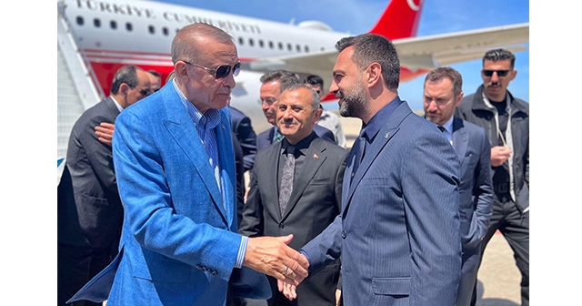 CUMHURBAŞKANI HAVALİMANINA İNİŞ YAPTI