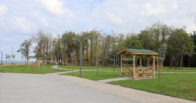 DENİZE SIFIR KONUMUNDA "CUMHURİYET PARK"