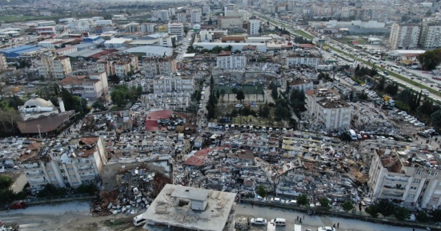 DEPREMDE HAYATINI KAYBEDENLER İÇİN IŞIKLAR SÖNECEK