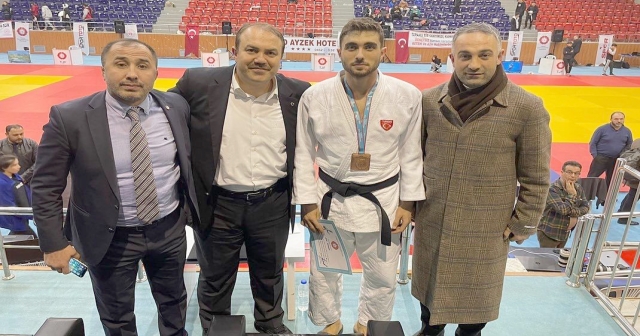 ERDAL DANIŞMAN GENÇLER TÜRKİYE ÜÇÜNCÜSÜ
