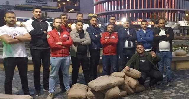 ERDOĞAN HEYKELİ İÇİN ÇİMENTO GÖTÜRÜLDÜ