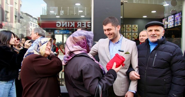 GÜNDÜZ SOKAKTA, AKŞAM HANELERDE