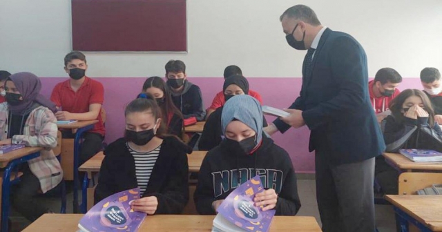 KAYNAK KİTAPLARININ DAĞITIMI GERÇEKLEŞTİRİLDİ