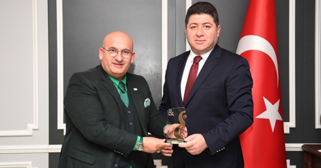 KENT BAŞKAN DERGİSİNDEN BAŞKAN TÖREN'E ÖDÜL