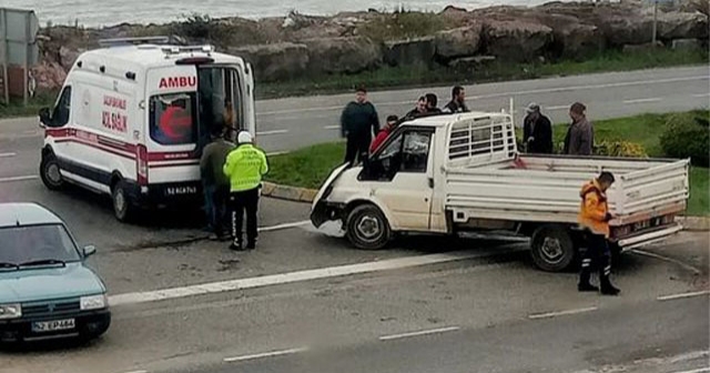 KIRMIZI IŞIK İHLALİ YAPTI: KAZA GEÇİRDİ!