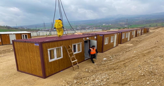 KONTEYNERLER GÖLBAŞI’NDA