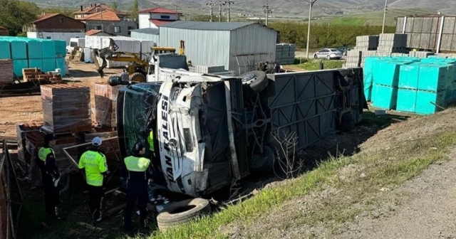 Malatya'da Otomobille Otobüs Çarpıştı: 22 Yaralı