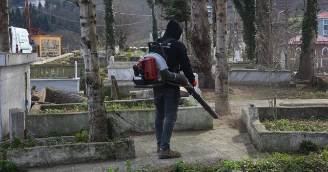 MEZARLIKLARDA BAKIM ONARIM ÇALIŞMALARI SÜRÜYOR