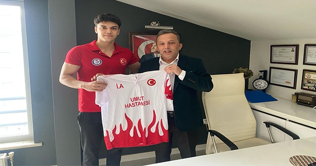 MİLLİ YÜZÜCÜYE SPONSOR OLDU