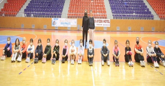 MİNİK VOLEYBOLCULAR ORDU’DA YETİŞİYOR