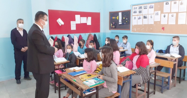 MÜDÜR BEKYÜREK'TEN HİCABİ ÇELEBİ ORTAOKULUNA ZİYARET