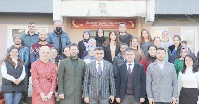 ÖĞRETMEN VE ÖĞRENCİLERLE BULUŞTU