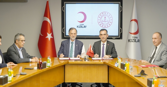 OKULLARA KIZILAY ÖĞRETMENİ