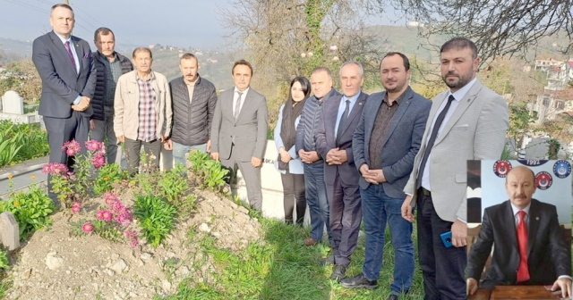 OKUMUŞ, MEZARI BAŞINDA ANILDI
