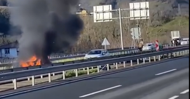 Ordu Çevre Yolunda Korkutan Yangın: Seyir Halindeki Araç Alev Topuna Döndü!