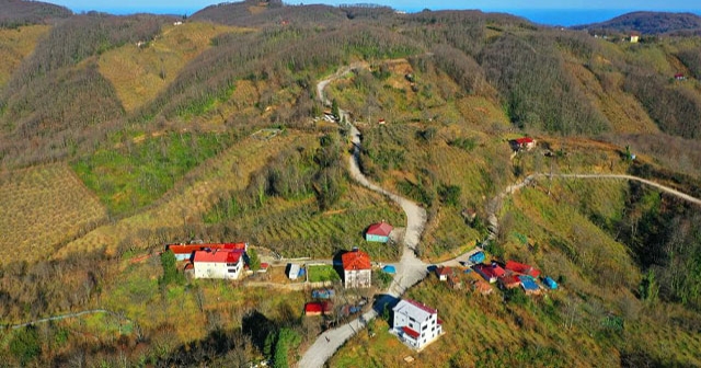 PERŞEMBE'DE BETON YOL SEVİNCİ