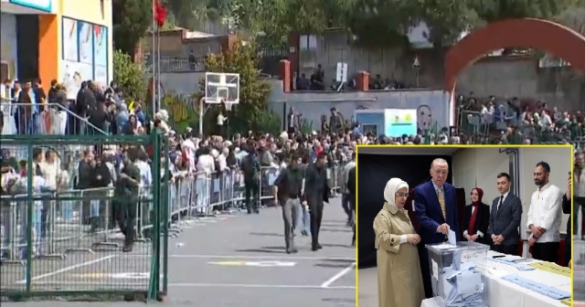 Oy Kullanan Erdoğan Çiftine Sevgi Gösterisi