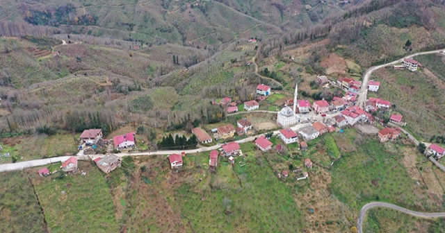 PERŞEMBE’DE BETON YOL SEFERBERLİĞİ SÜRÜYOR