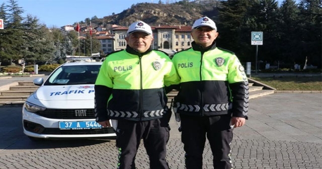 Polis Memuru, Kalbi Duran Adamı Hayata Döndürdü !