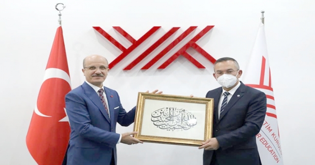 REKTÖR AKDOĞAN YÖK BAŞKANI EROL ÖZVAR’I ZİYARET ETTİ