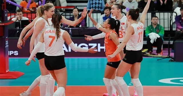 ŞAMPİYON ECZACIBAŞI !