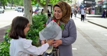 'Anneler Günü' Sürprizi Yürekleri Isıttı