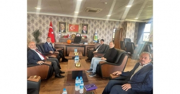 BAŞKAN KAYA, KONUKLARI İLE OKULLAR HAKKINDA KONUŞTU