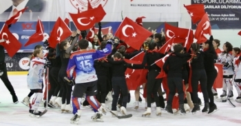 Samsun'da "Buz Şöleni" Gösterisi Düzenlendi