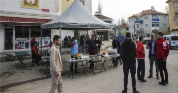 Tokat Belediyesi Deprem Bölgesinde Çorba Dağıttı