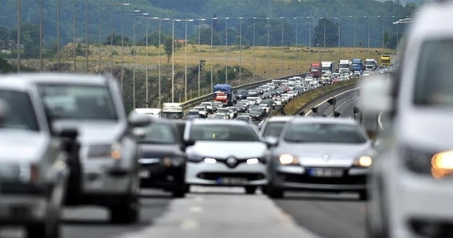 Trafikte Sağından Geçen Sürücüye 506 TL Ceza Kesti