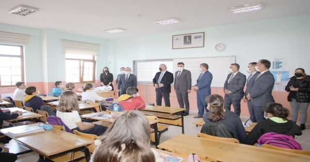 TUNCAY SONEL, OKUL ZİYARETLERİNDE BULUNDU