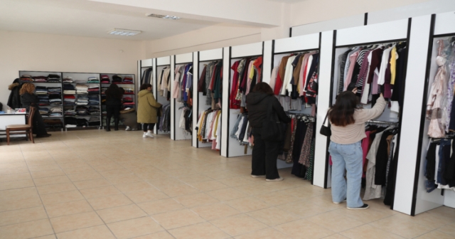 Ücretsiz Üniversite Öğrenci Butiği