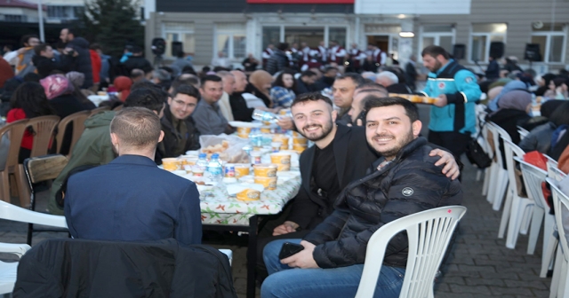 ÜNİVERSİTE ÖĞRENCİLERİNE İFTAR PROGRAMI DÜZENLENDİ